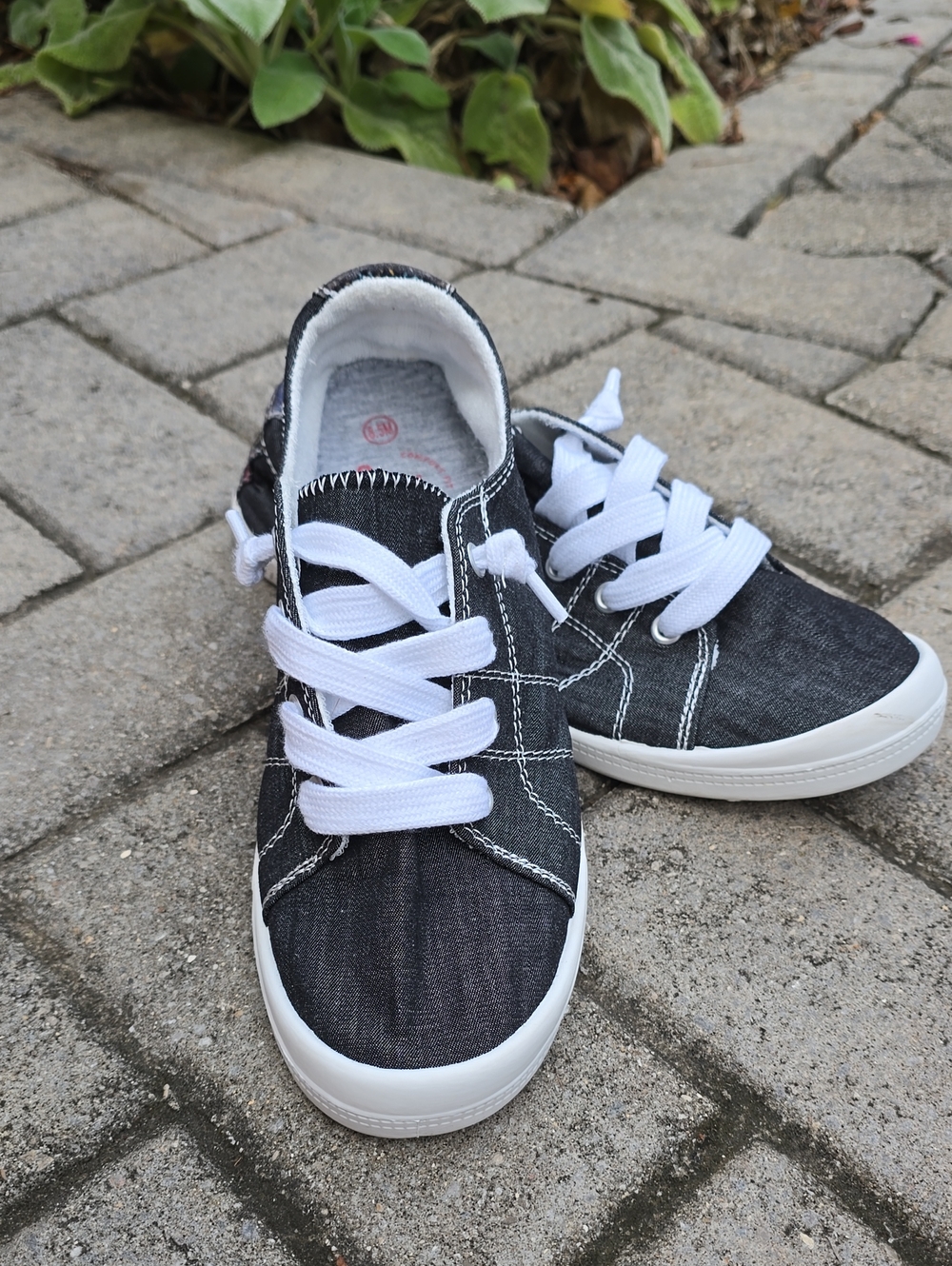 Jellypop Black and White Womens Size 8.5 Sneakers